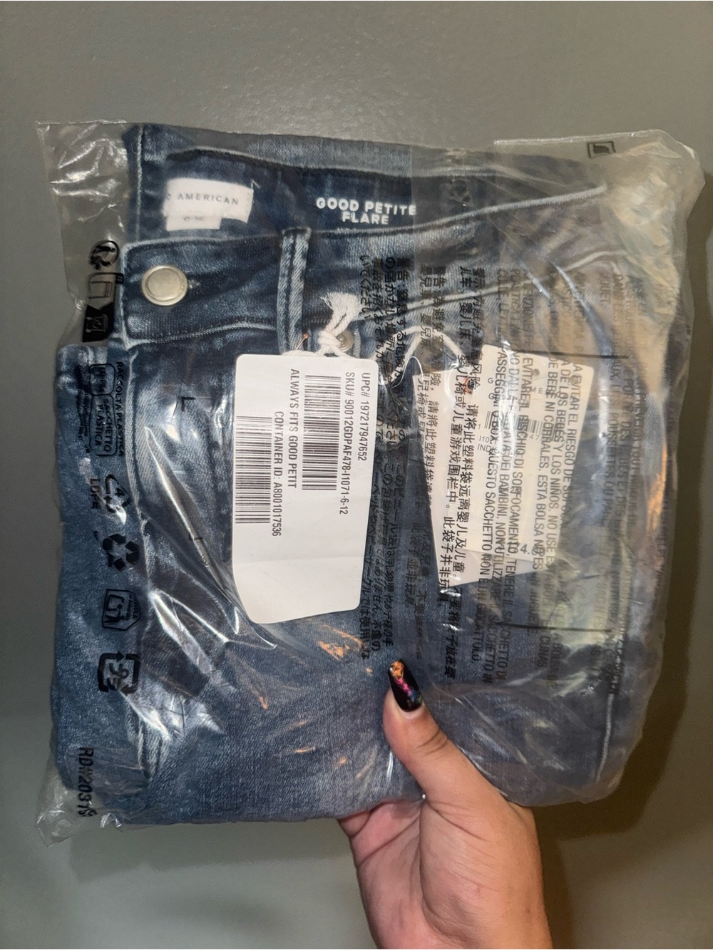 Good American Always Fits Petite Flare Jeans - Picture 8 of 10